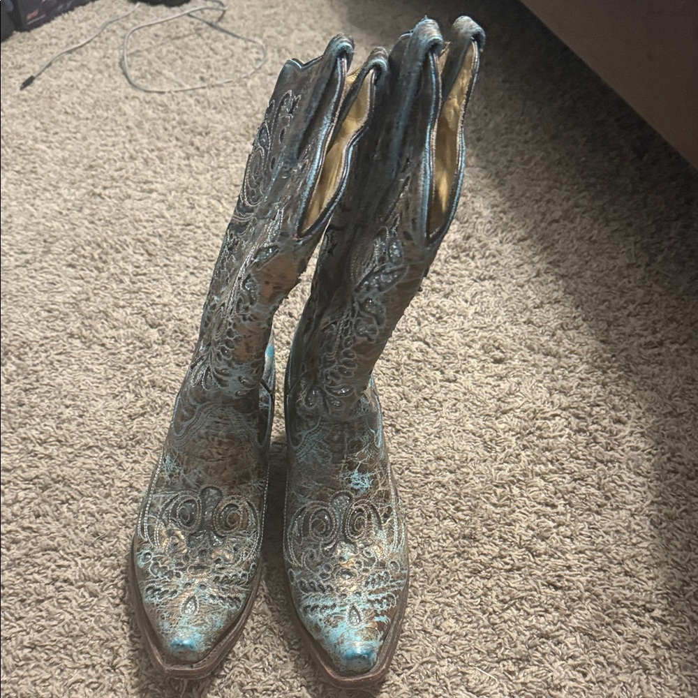 Women's Embroidered Western Boots